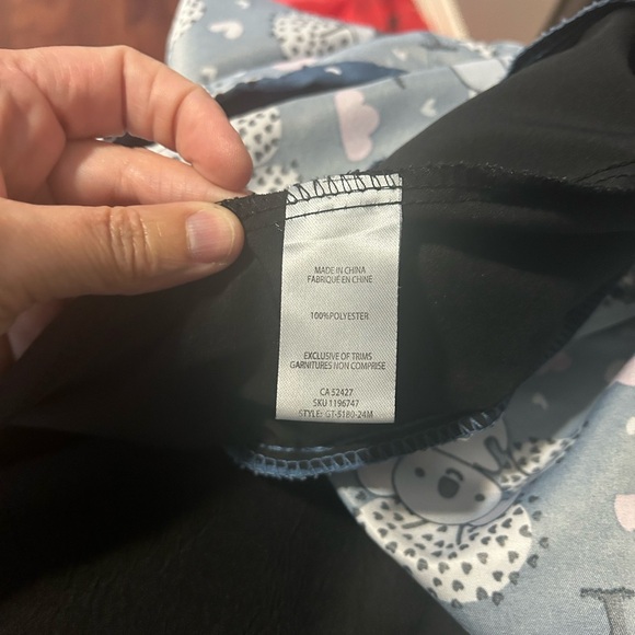 Women’s Koala Bear Scrub Top. Size Large - Picture 2 of 7